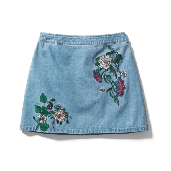 H&M Dresses & Skirts - H&M and Coachella Floral Denim Skirt US 10